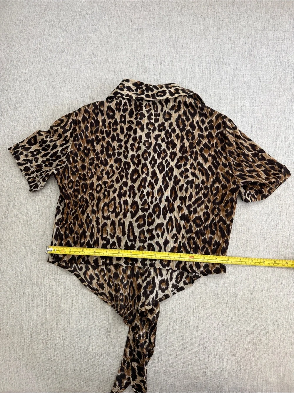 D&G Dolce & Gabbana Leopard Print Tie-Front Cropped Button-Down Shirt